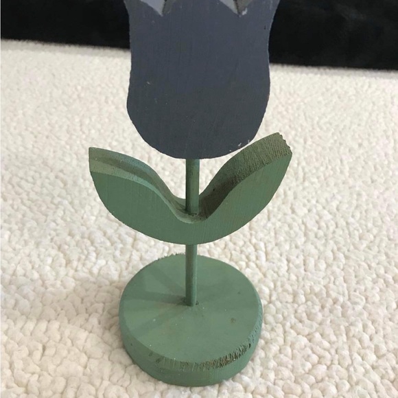 Wood Flower / Blue & Green Floral Tabletop Decor
Measures: 8” H x 3.5” W x 3.25” - Picture 3 of 9